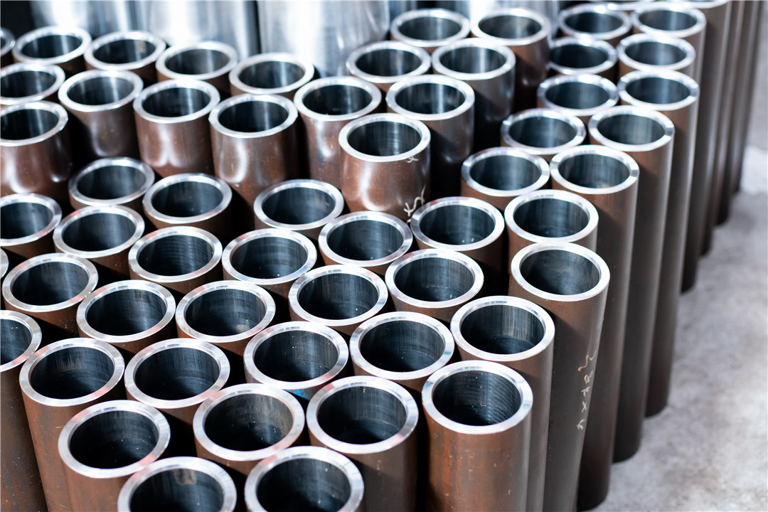 油缸缸筒内径直径20mm—600mm 液压油缸筒壁厚为2mm—100mm滚压管