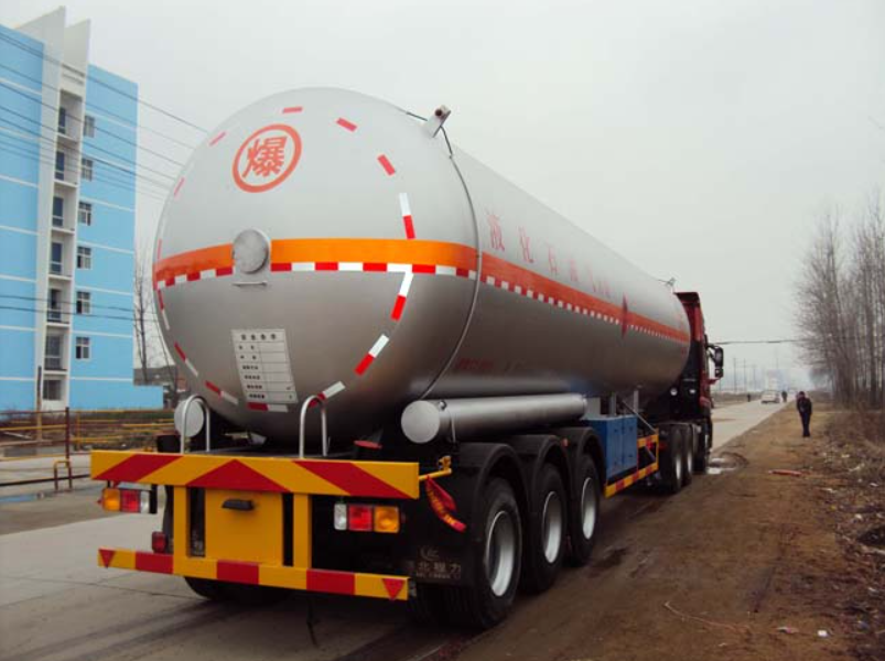 6月13日,浙江温岭一辆运输液化石油气的槽罐车在高速公路上发生爆炸