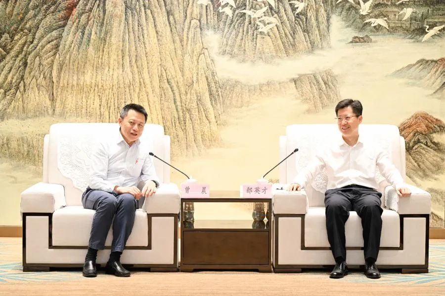 郄英才吴之凌与中信泰富集团曾晨一行座谈