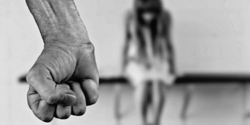 名校毕业生跨国组团作孽 留学女生提防熟人圈“人面兽心”｜锋评