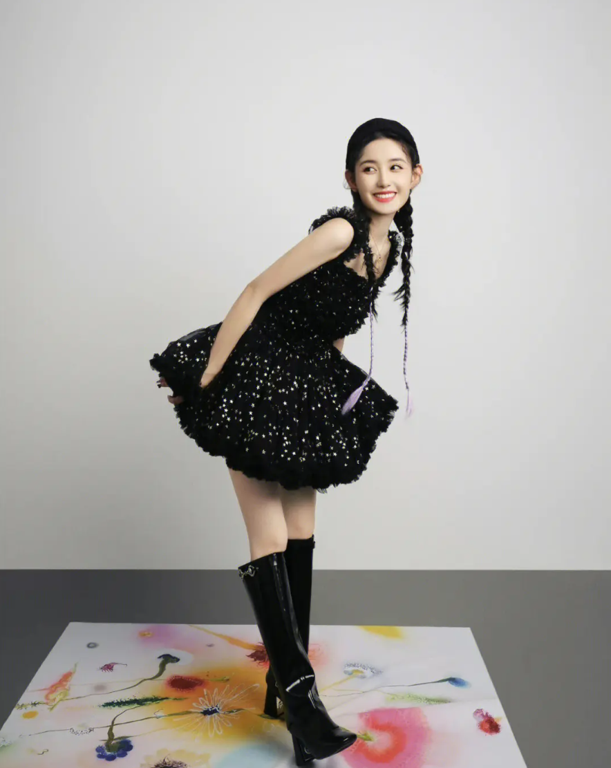 00后浓颜系小花蒋依依,1/4的德国混血颜,英气又明艳有女主相