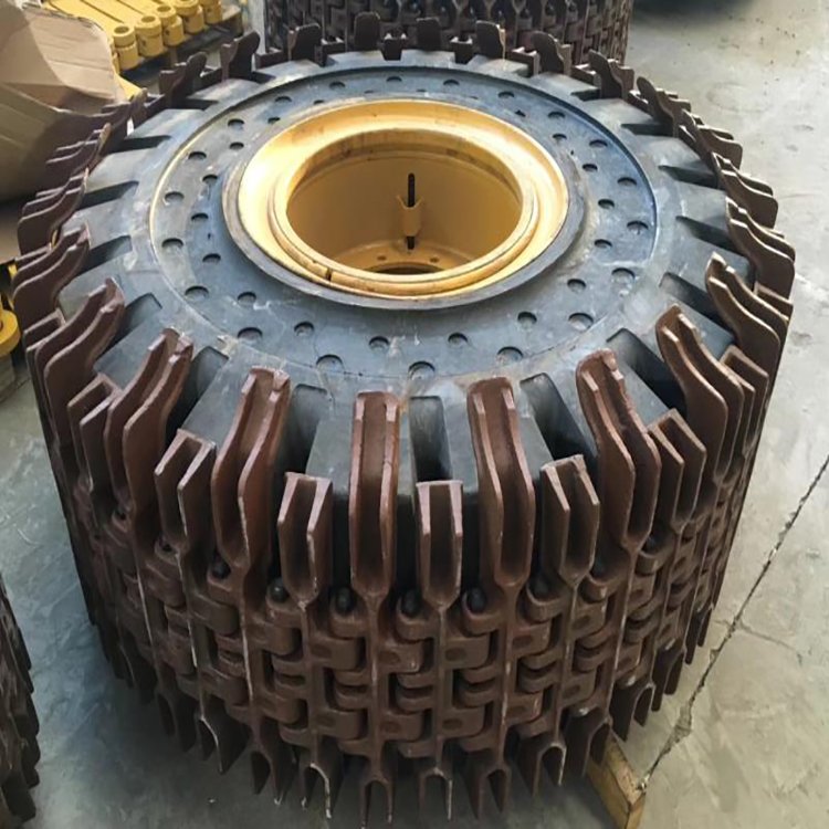 履带式轮胎保护链 装在轮胎上的履带