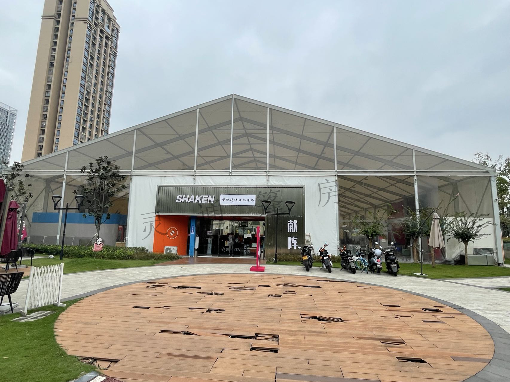 身边的个性化篷房篮球馆