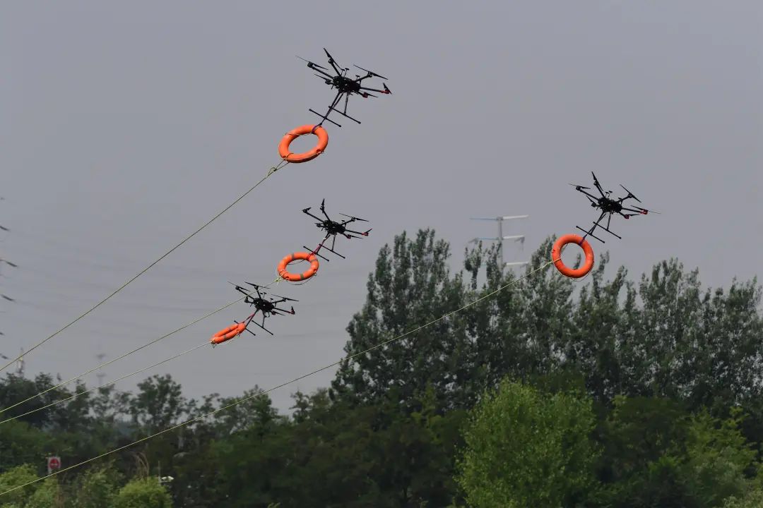 无人机抛投救援,水面机器人救援……北京市防汛应急救援综合实战演练