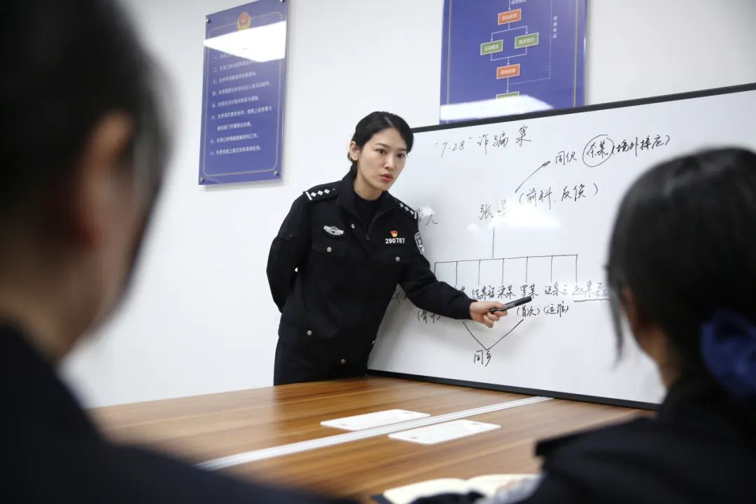 重磅推荐著名报告文学作家李春雷最新力作白云飞歌致敬国门女性力量