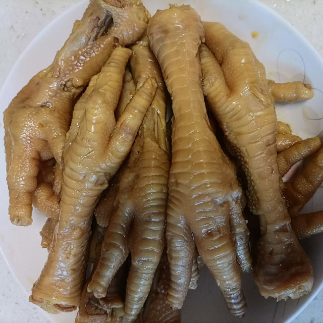 炖鸡爪,绵软脱骨,吮指美味