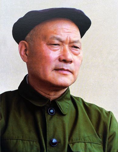 项南苦找父亲15年,省委书记找他谈话,才知父亲项与年是地下党