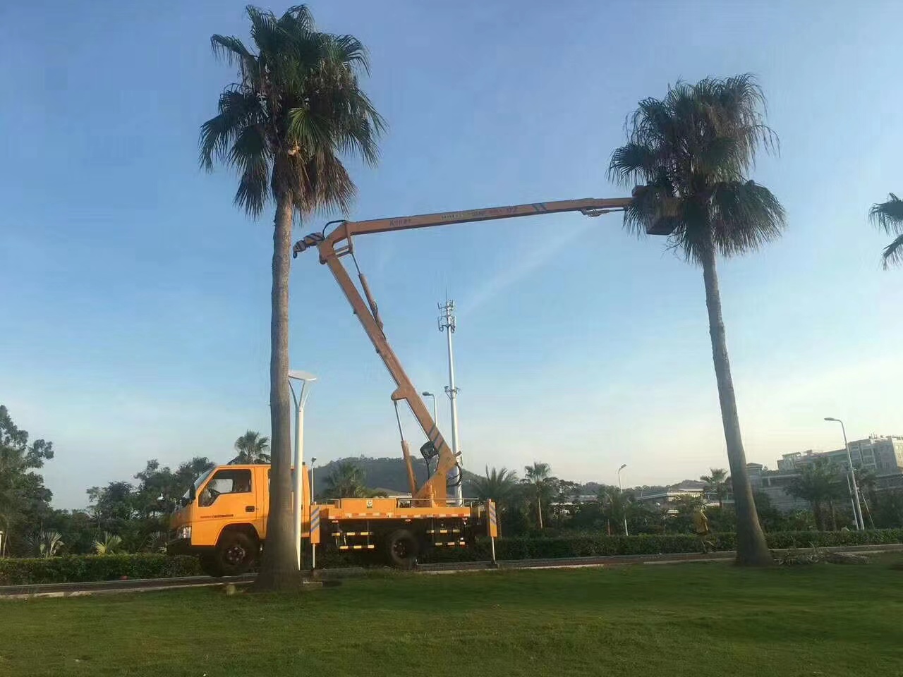 龙岗吊篮车租赁怎么选(吊篮吊车一般租多少钱一天)