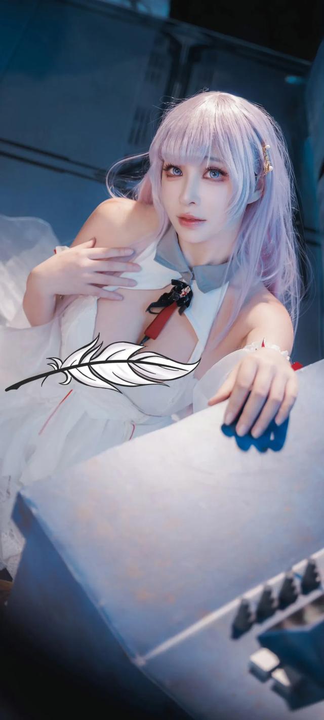 叉子宝宝cos普利茅斯,白色蕾丝裙,香肩美背,玉足美腿!