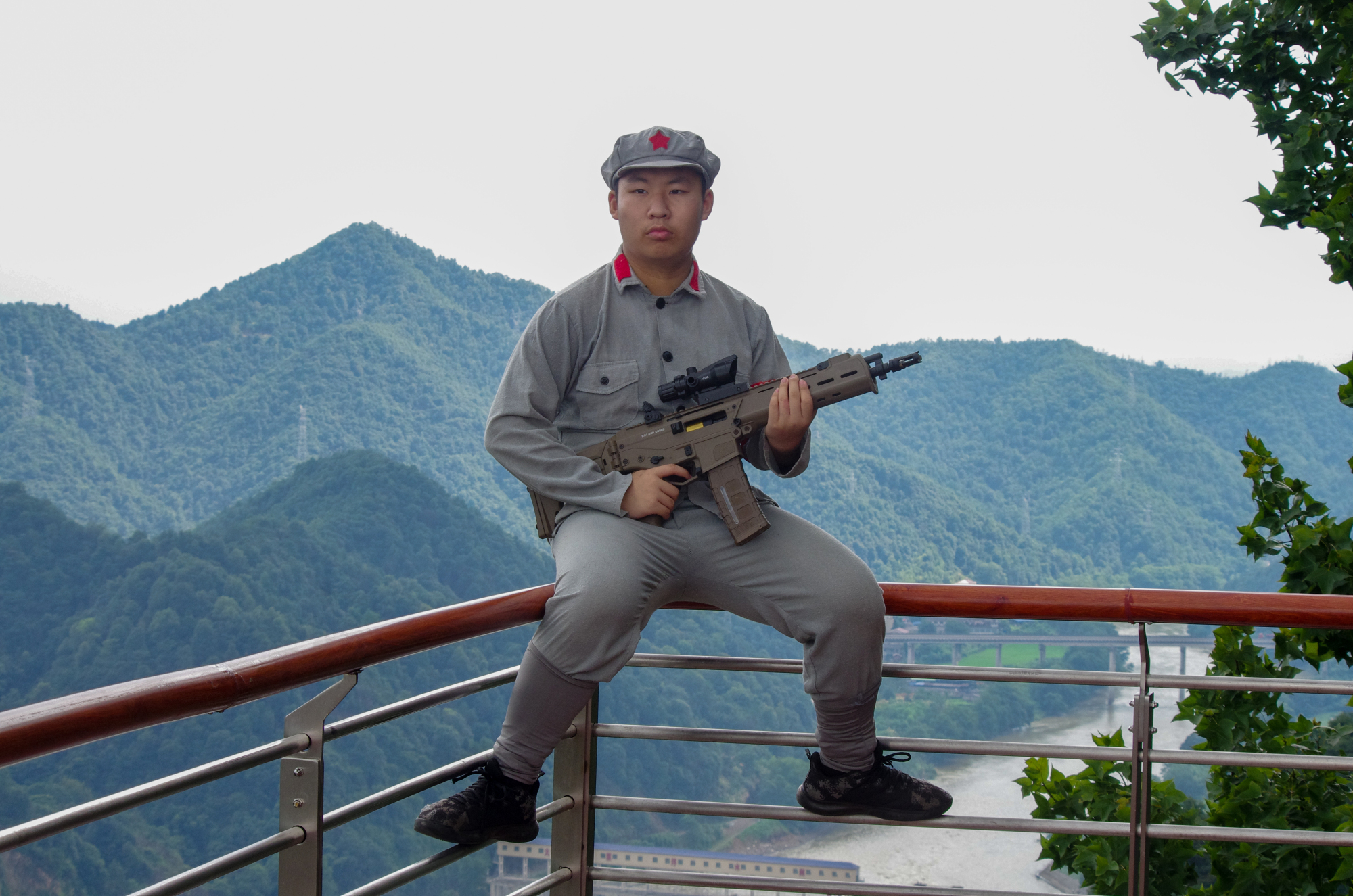 《红军后代话红军》剧照最红色系列