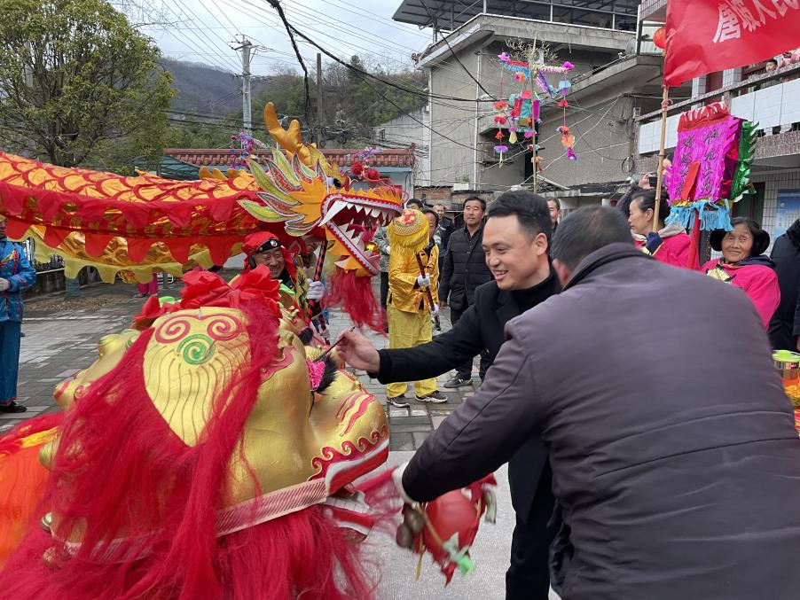 陕西旬阳甘溪镇:社火闹新春,民俗年味浓