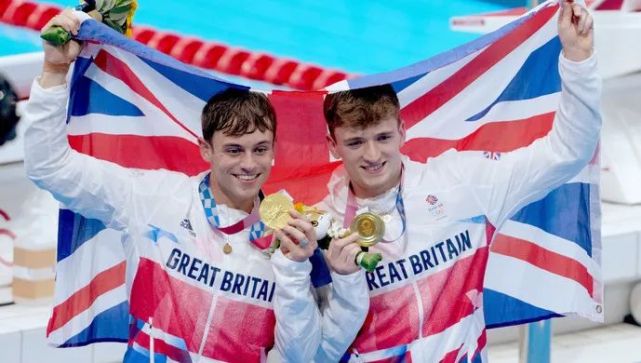 英国跳水运动员马修·李夺冠