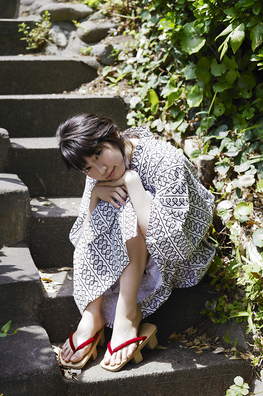 吉冈里帆:展望日本影视未来的耀眼之星,唯美写真大放送!