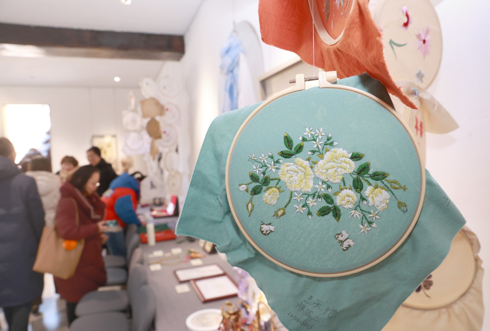 深读|一根绣花针"绣"出产业致富新生活