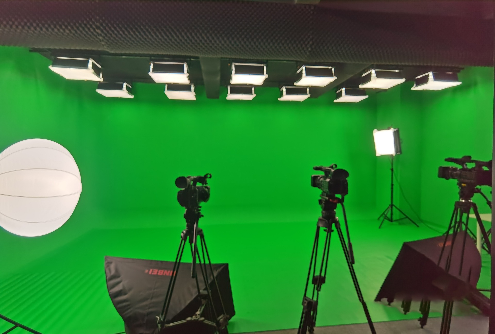 绿背景抠像影视棚