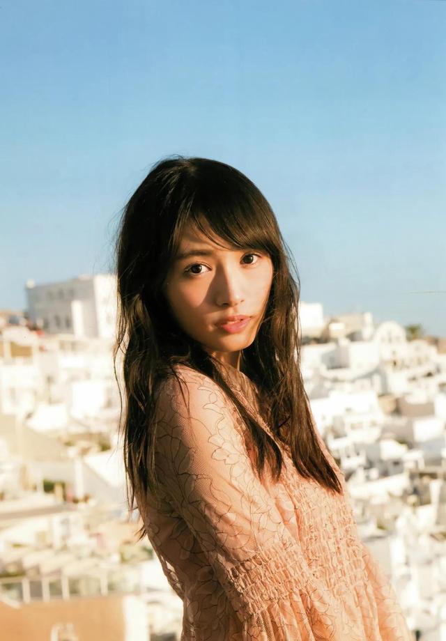 渡边梨加的写真集"饶舌的眼神"鉴赏