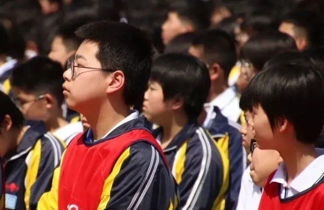 邯郸市永年区实验中学举行七年级期中考试表彰会