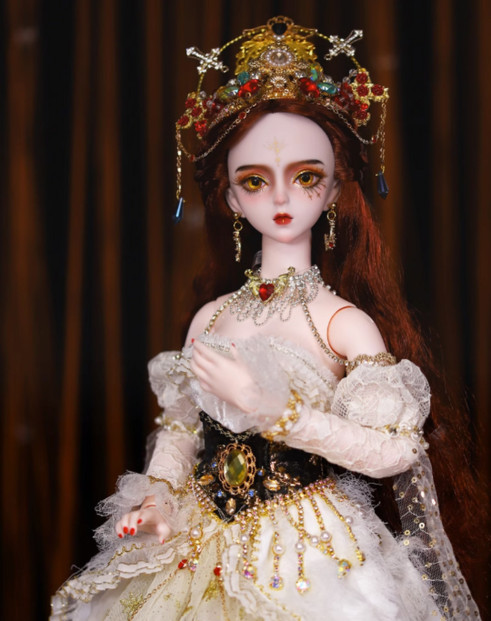 这款娃娃注重细节和时尚元素,独特的设计巧思与艺术感标签,让她成为了