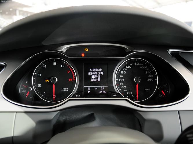 奥迪a4l仪表盘不开大灯不亮怎么回事?