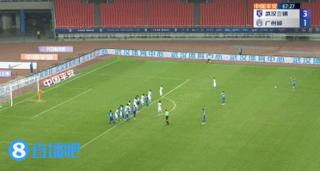 谢鹏飞戴维森进球时刻_中超-宋文杰传射吉列尔梅双响 广州城4-1河北_中超武汉三镇对阵广州城比赛结果