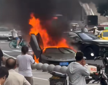 街头惊魂！广州天河一辆兰博基尼突发起火 多声爆响吓坏路人