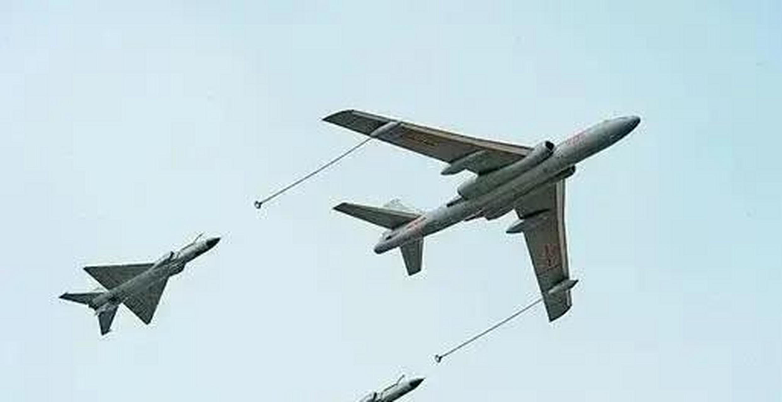 1991年6月,国产首款空中加油机轰油-6首飞成功,科研人员趁热打铁展开