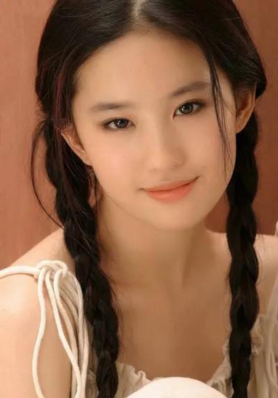 当刘亦菲被杨采钰抢走资源的那一刻,她却高兴地跳起来!