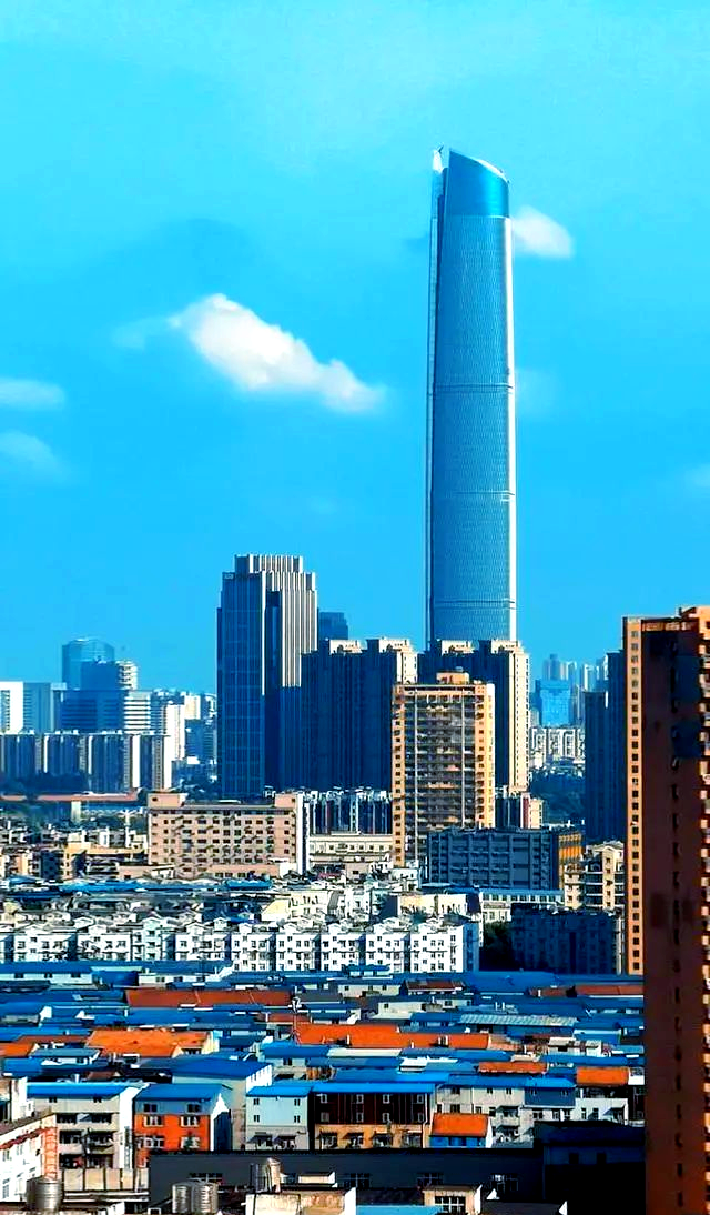 武汉众多400米以上摩天大楼探秘