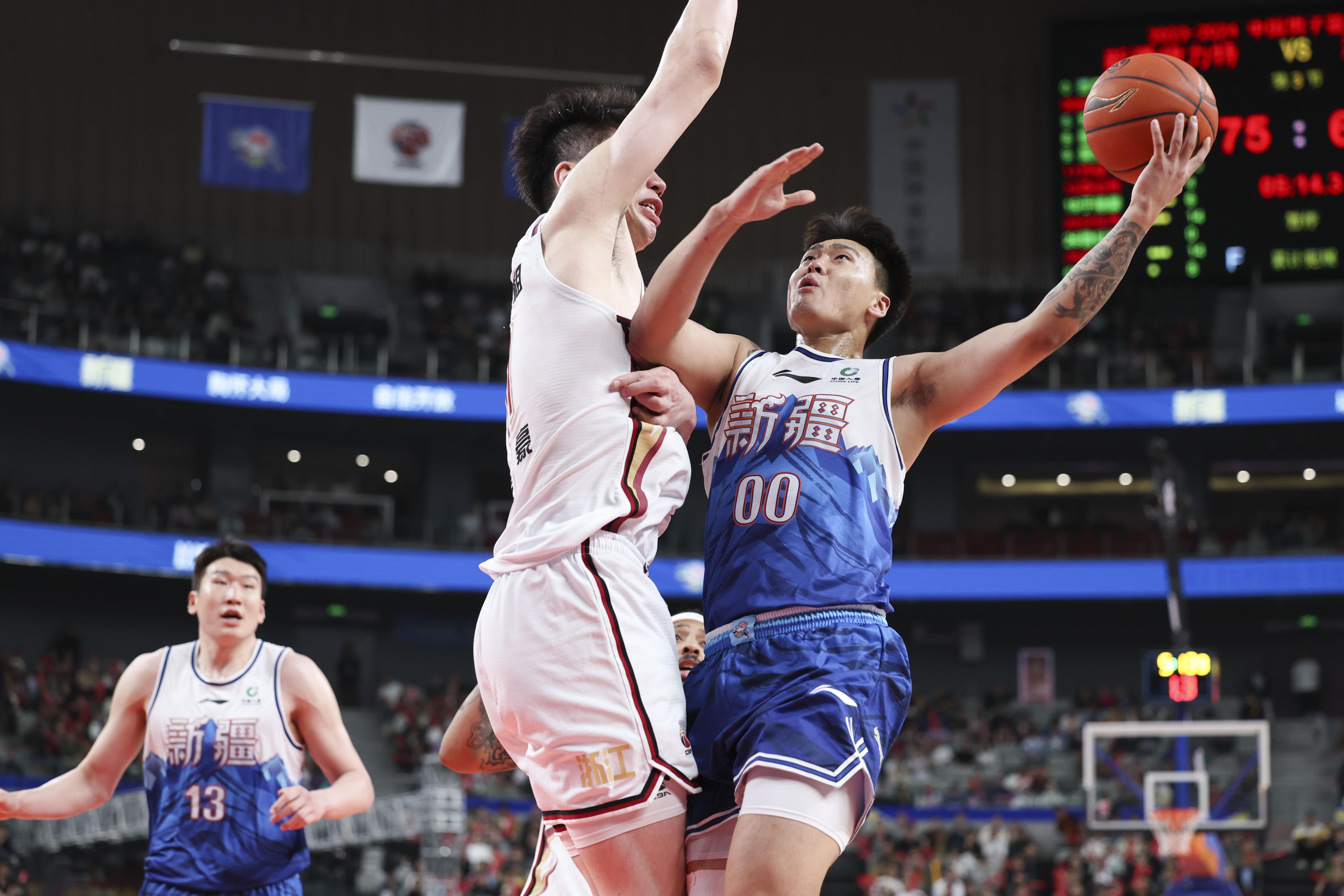 分差达到35分 新疆队半决赛击败浙江队占得先机
