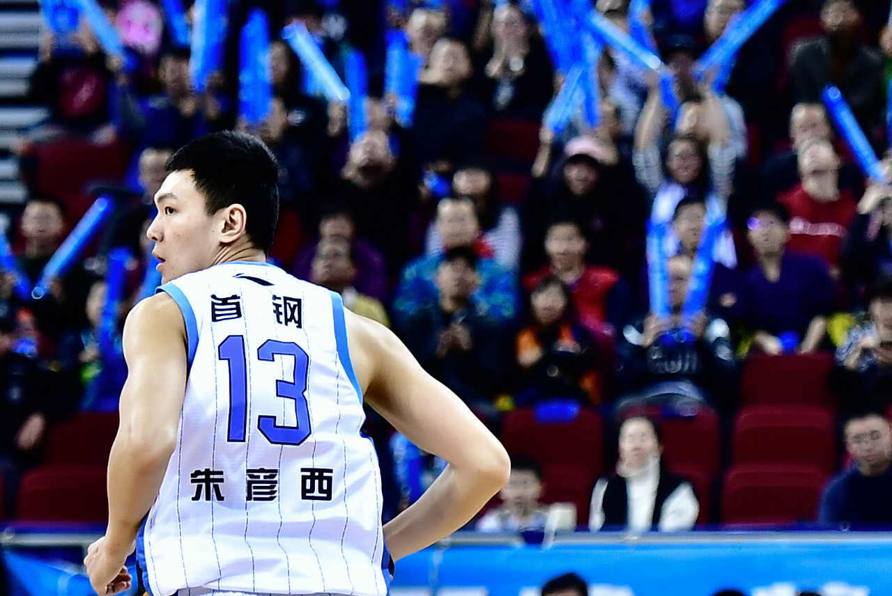 过去5个赛季季后赛朱彦西7次投进5 三分 北京6胜1负场均赢13.1分