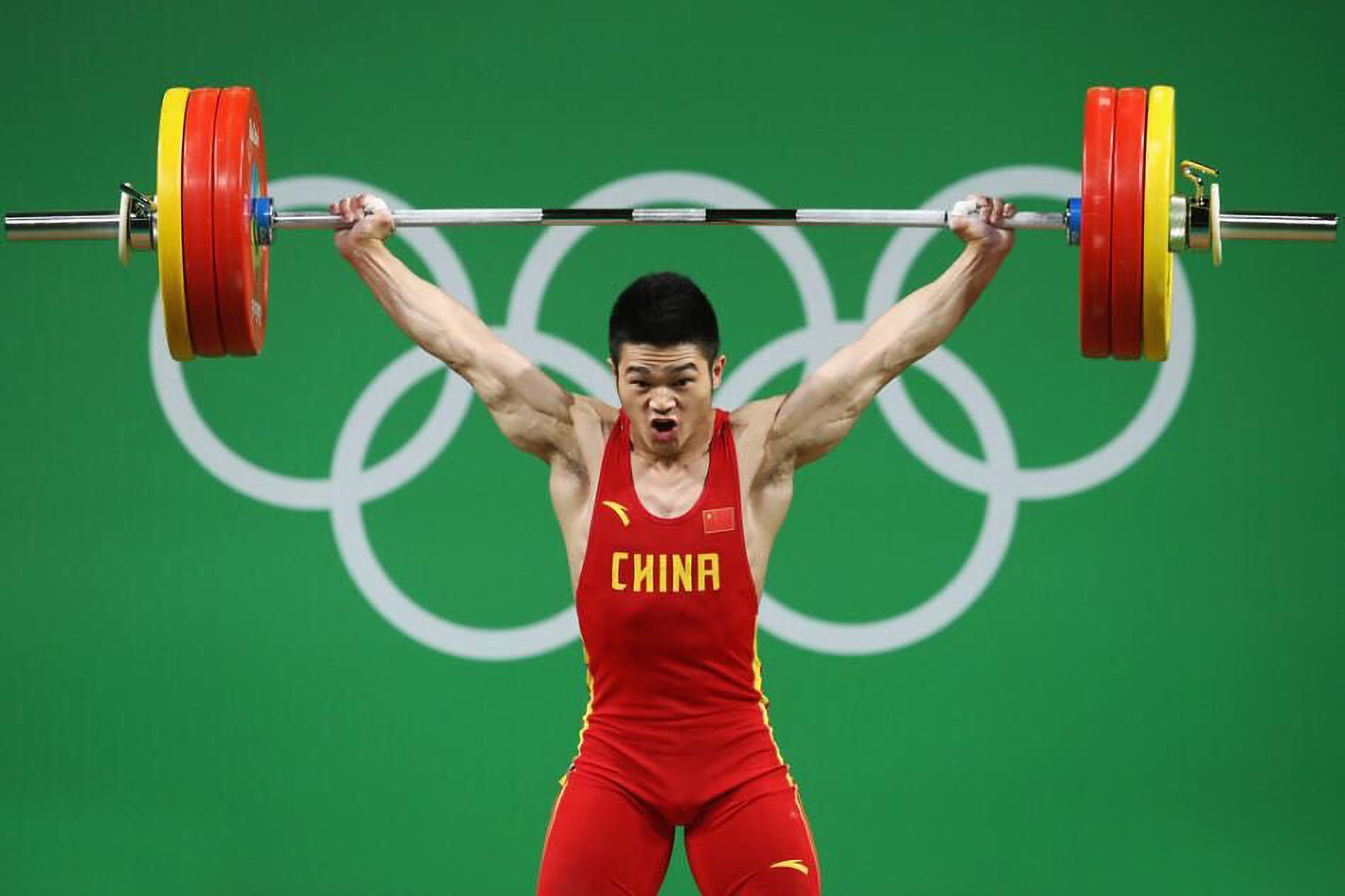 两位举重冠军都叫石智勇,外国人脑洞大开认为石智勇是世袭名号