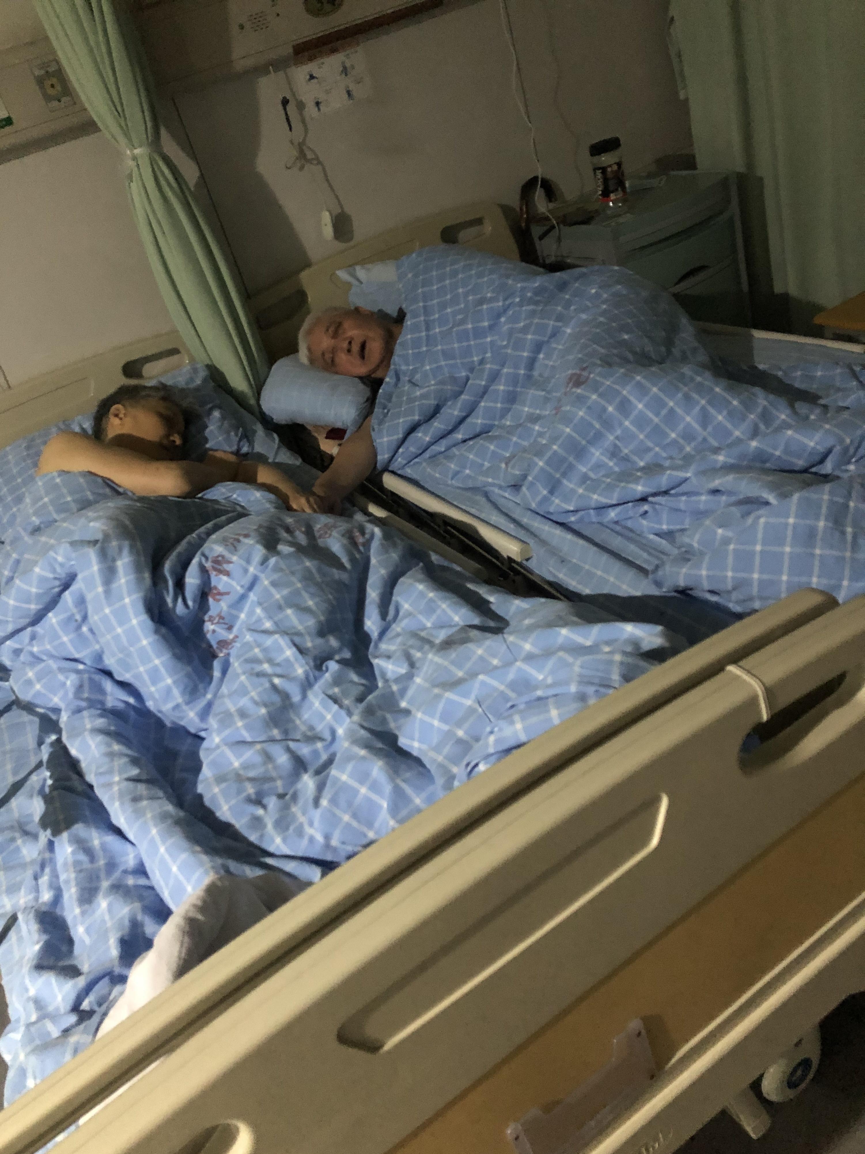 宁波这张病房照刷屏!网友:这是爱情最美的样子