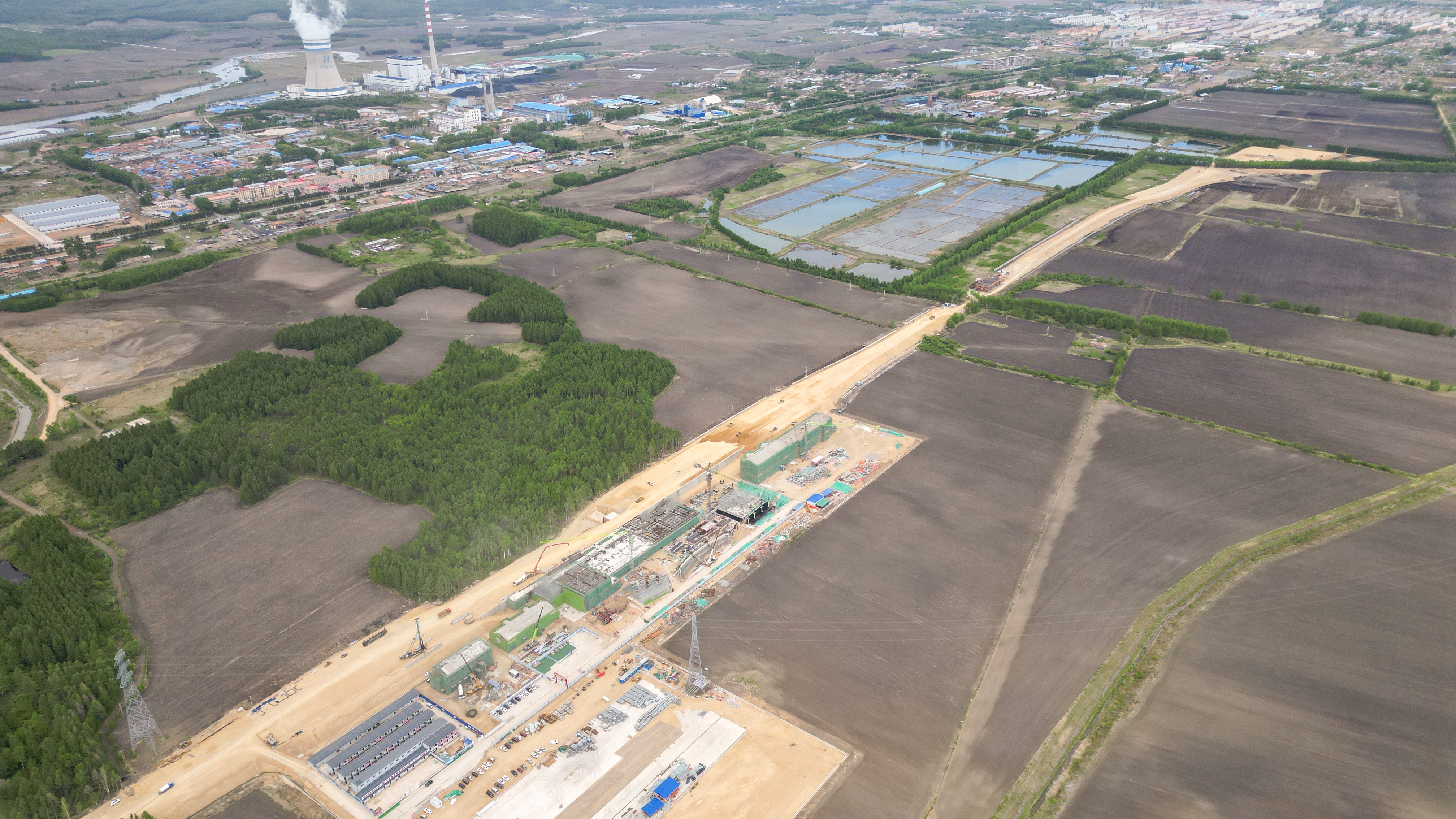 (经济)中国最北高铁站伊春西站主体结构施工火热推进