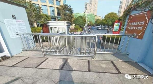 「早安·芜湖」十里江湾公园出入口为何装上不锈钢栅栏?