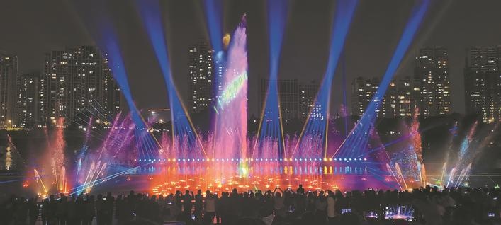 龙江岁月:灯光秀炫酷 水幕电影吸睛-漳州新闻网-漳州新闻网主站