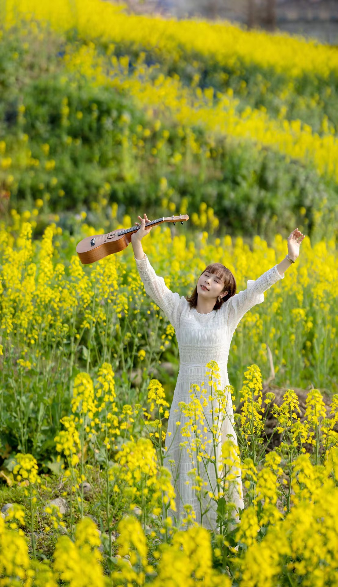 油菜花人像田野图片