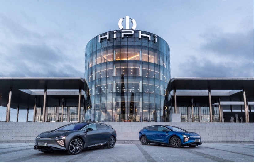 华人运通"交答卷":首款车5月交付用户 丁磊首谈上市计划