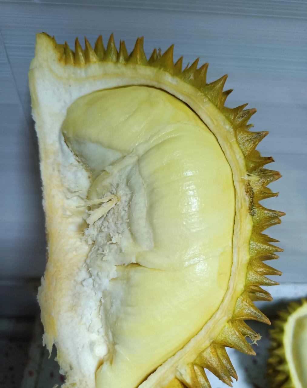 快乐开榴莲,32元一斤,108元买了一个中等榴莲,有6房肉肉感觉不错