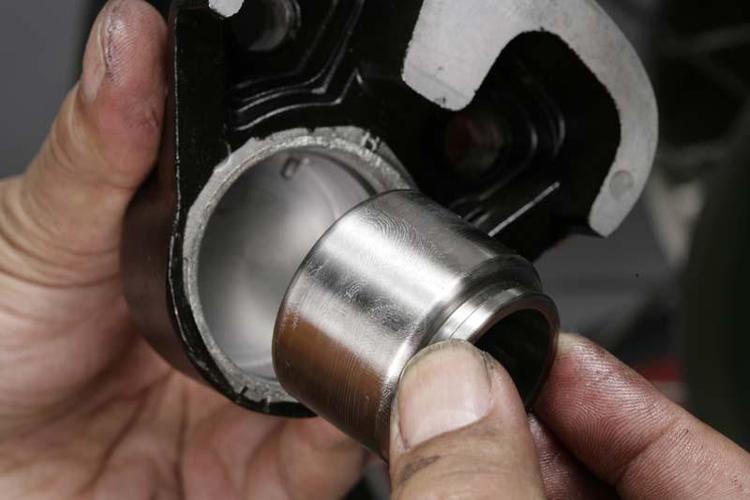 摩托车刹车响声刺耳解决方法有什么?