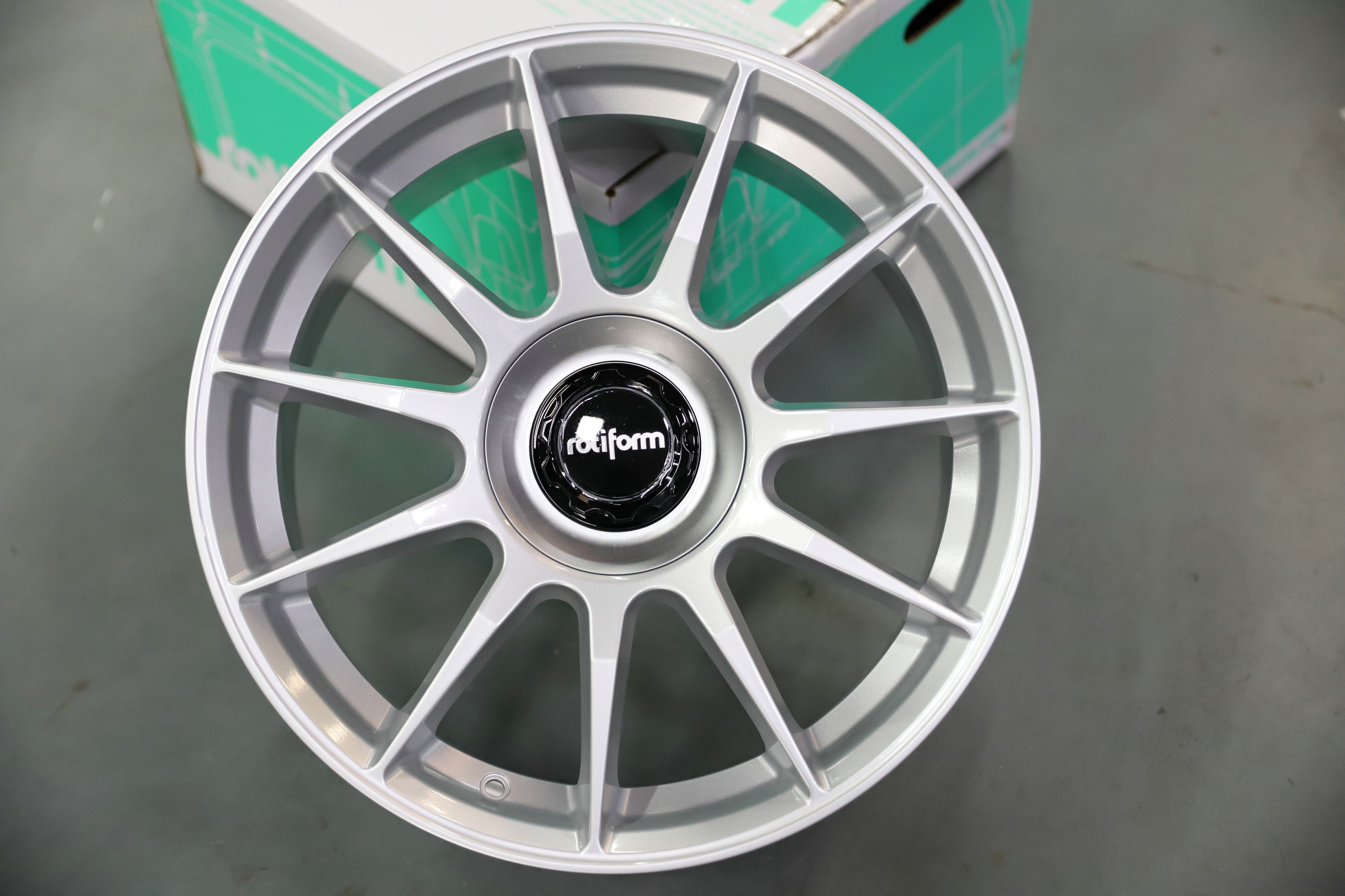 升级改装美国rotiform轮毂:让沃尔沃s60运动感十足