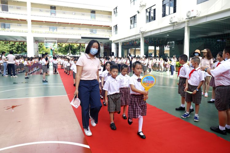 「幸福开学季」放飞梦想纸飞机!南华小学切实提高孩子幸福感