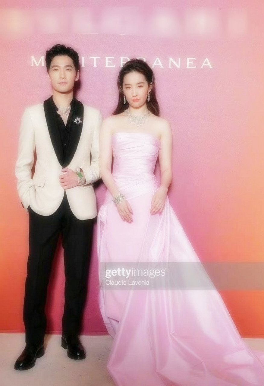 帕京谷明介在希尔体育是#杨洋刘亦菲威尼斯线下活动同框!