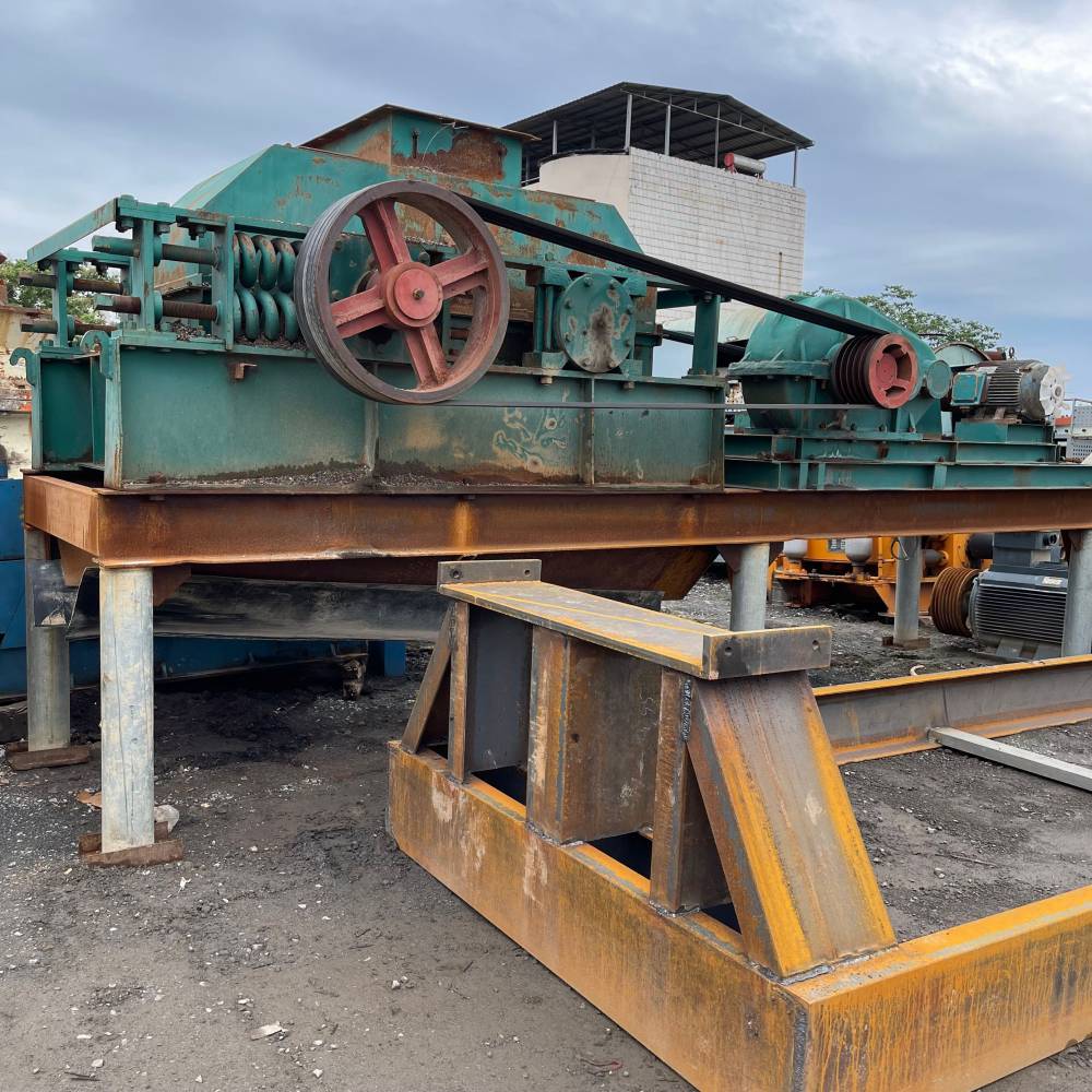 二手800x1000弹簧对辊破碎机双辊制砂机
