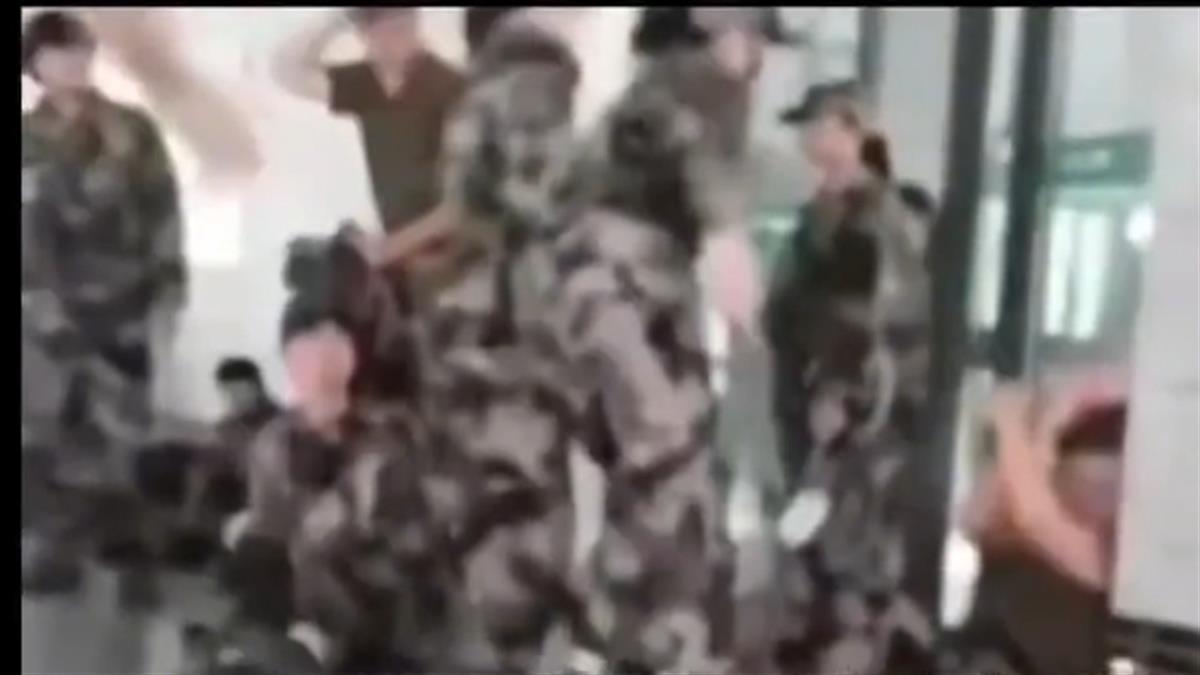 冬天泼热水_高校男生被女生泼油漆开水?双方和解_泼水成冰为什么要热水