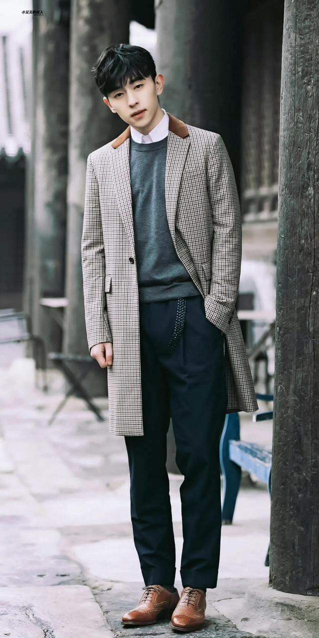 邓伦演绎大衣时尚,素雅时尚显贵气
