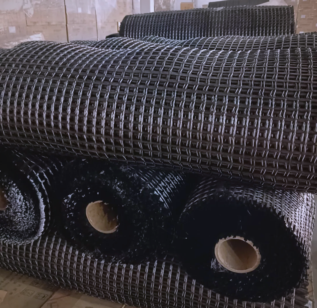 碳纤维网格布以碳纤维为原料,通过精湛的织造工艺打造而成