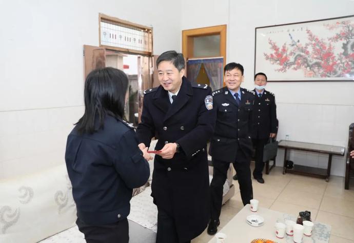 王文忠同志到红安麻城开展春节走访慰问