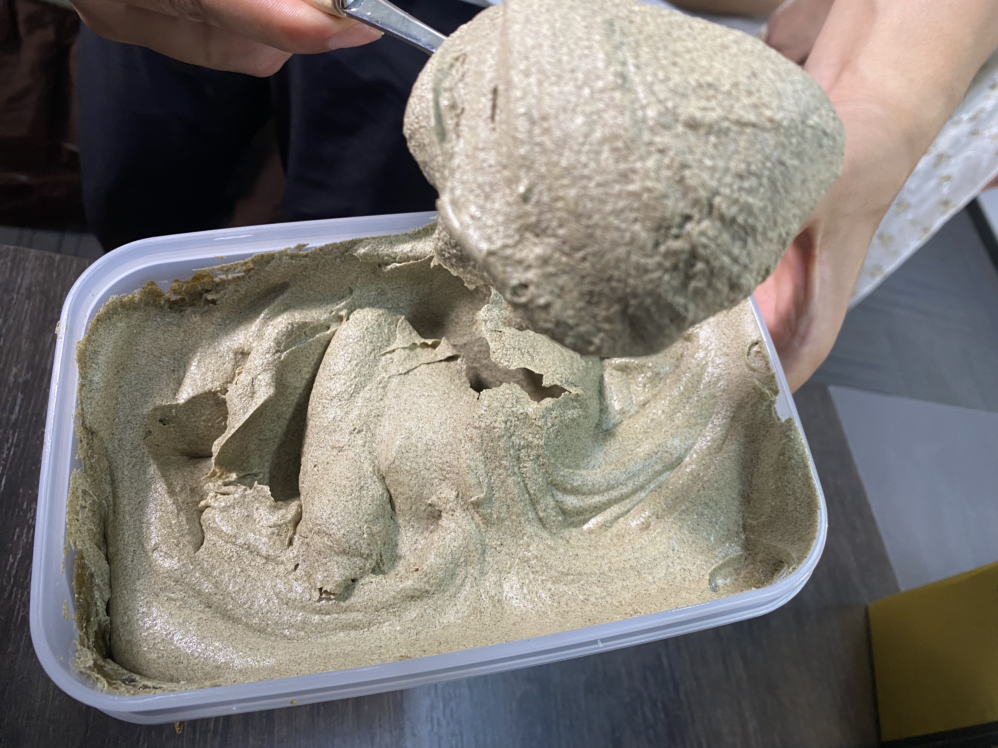 不同品质的热灸膏对比