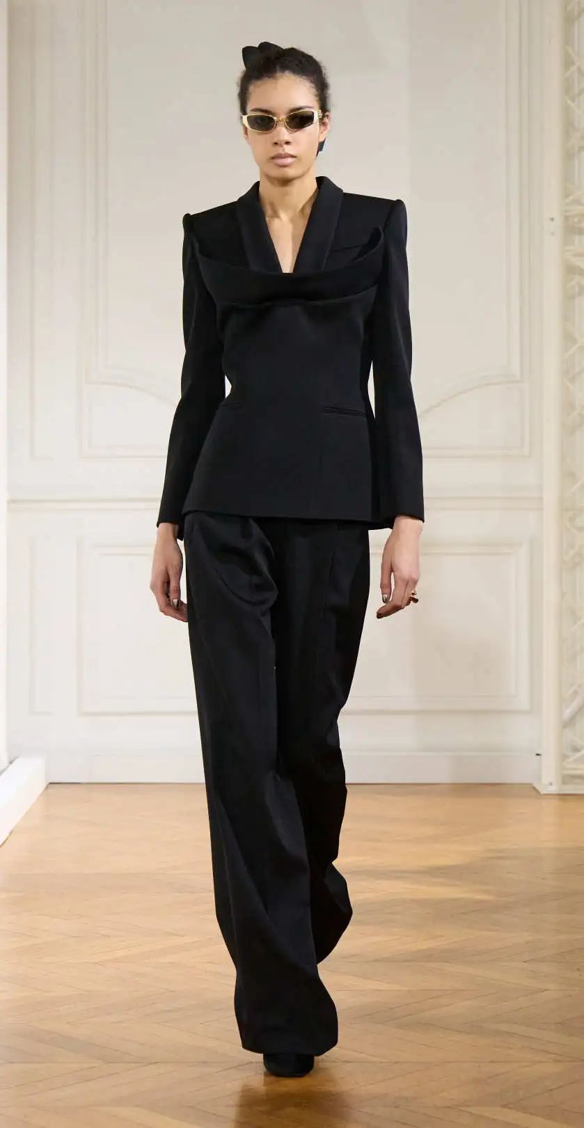 givenchy缱绻的诱惑与女性力量的新诠释