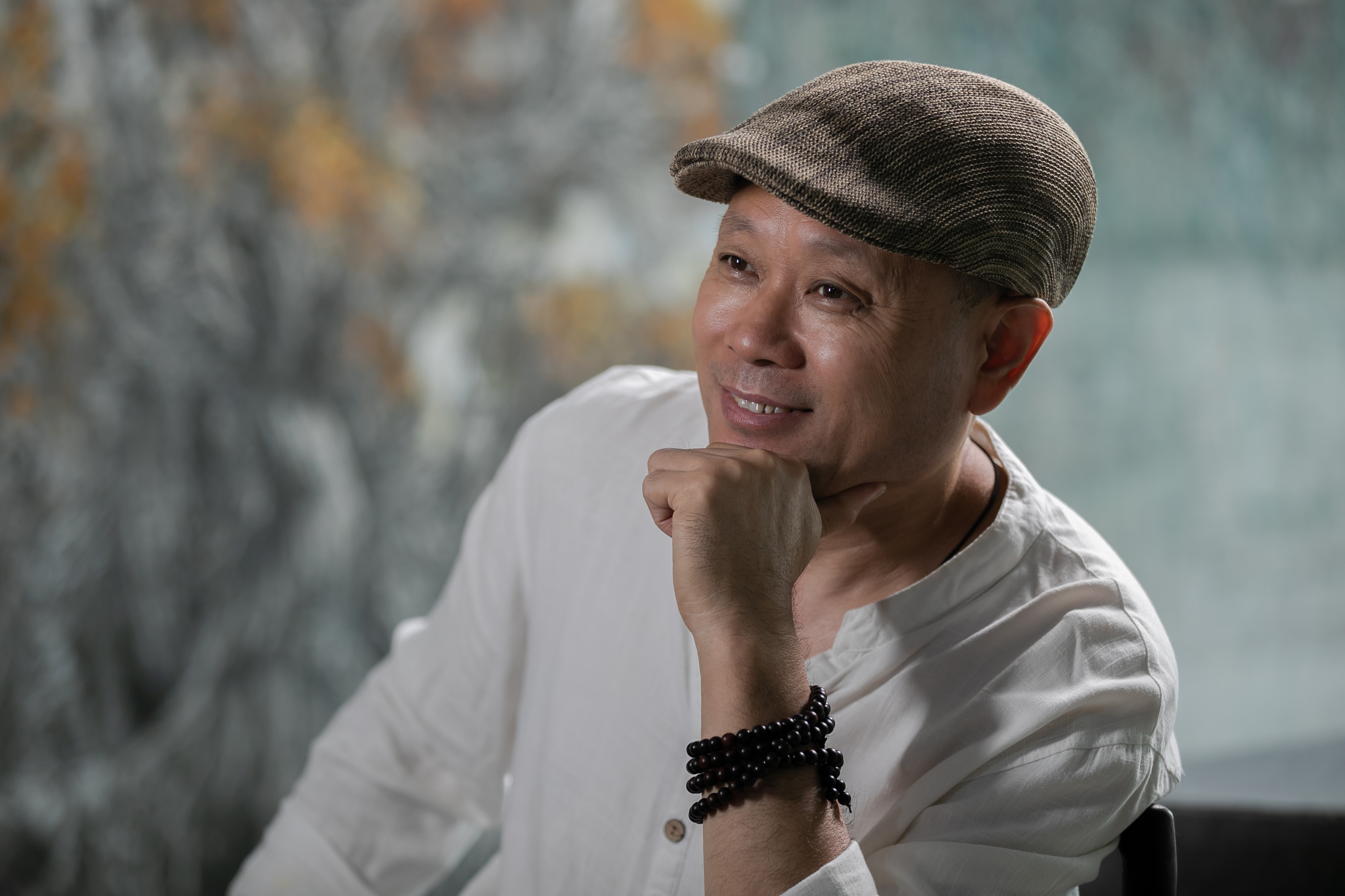 山水画家宋闻鉴绘写胡杨 "铮铮铁骨千年铸,不屈品质万年颂.